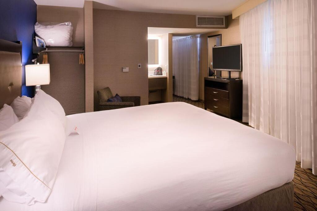 Holiday Inn Express Hotel & Suites Pasadena-Colorado Boulevard, An Ihg Hotel Extérieur photo